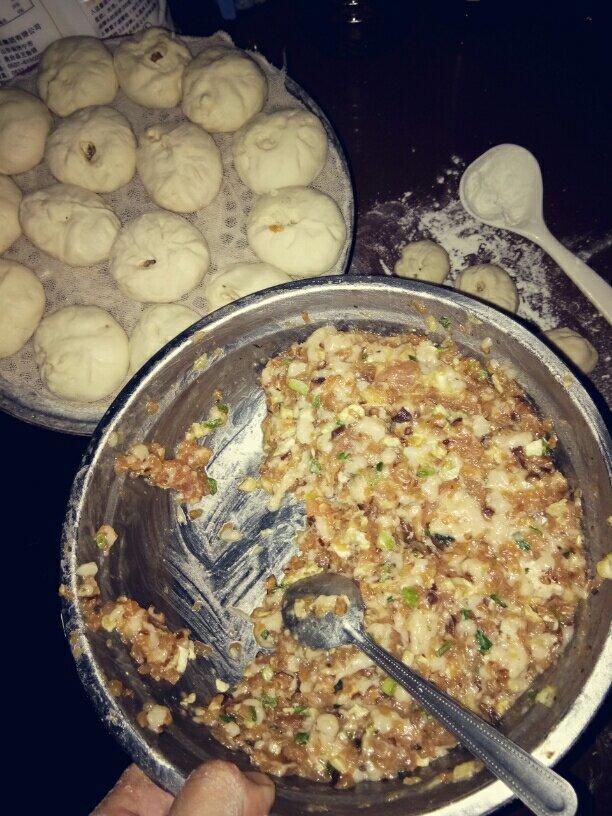 鲜肉大葱肉包（教你水打馅）