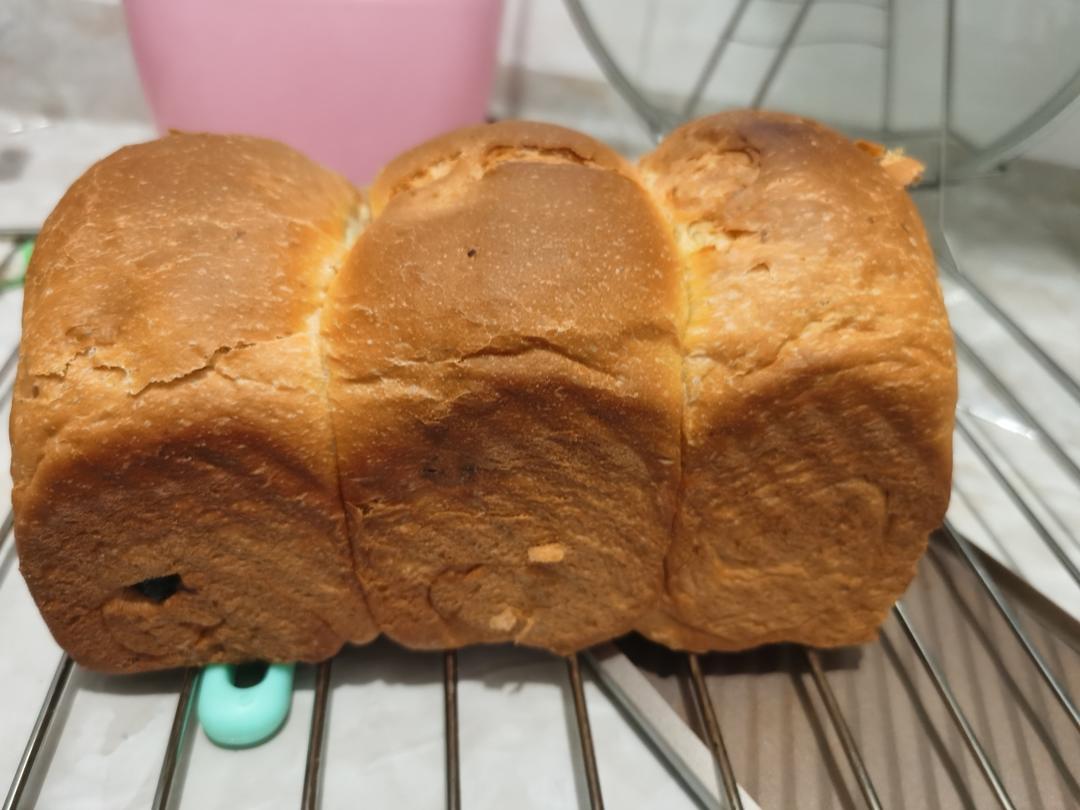 我最近每天做一个的葡萄干吐司，真的超松软好吃！