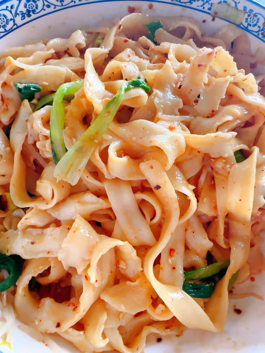 十分钟就能吃上的超简单油泼面