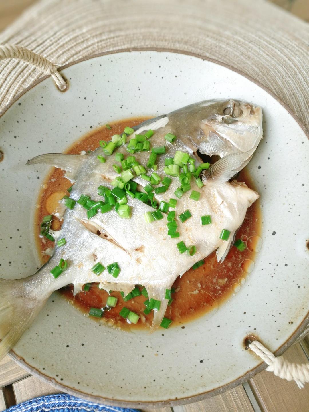青蒸金鲳鱼