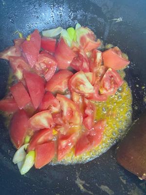 超好吃的西红柿鸡蛋面的做法 步骤1