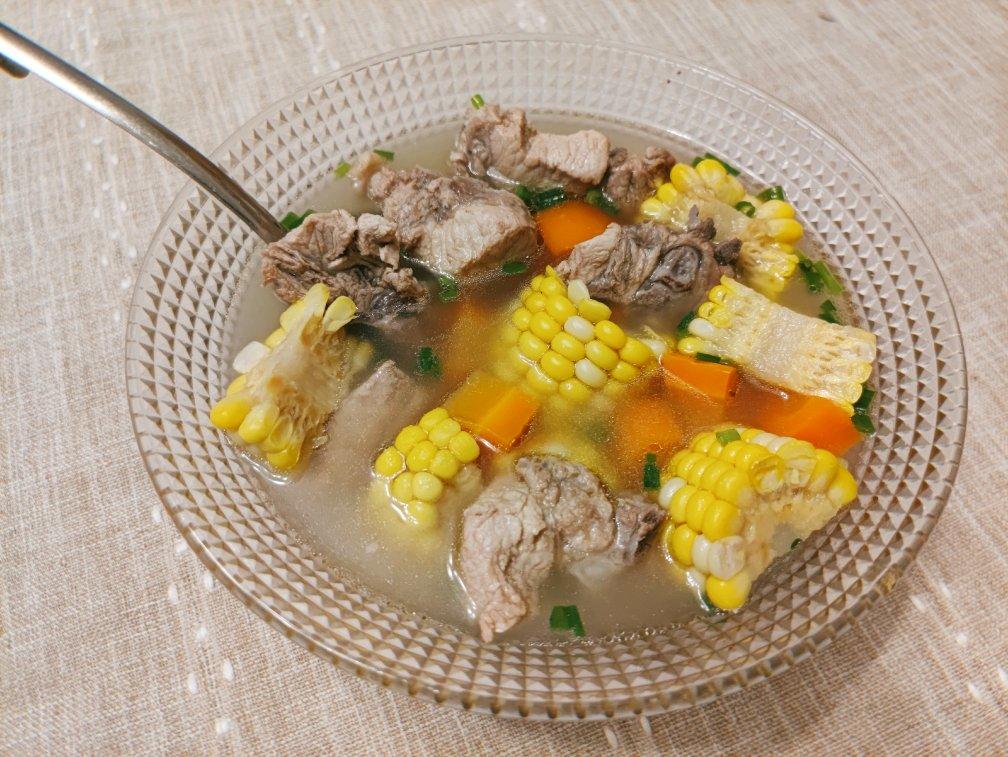胡萝卜玉米排骨汤