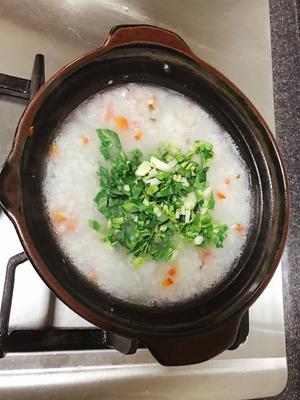 砂锅三文鱼粥的做法 步骤7