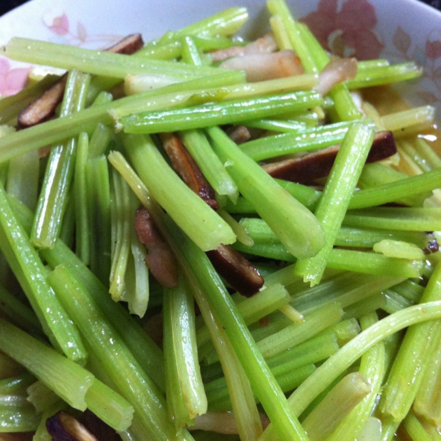 西芹炒豆腐皮