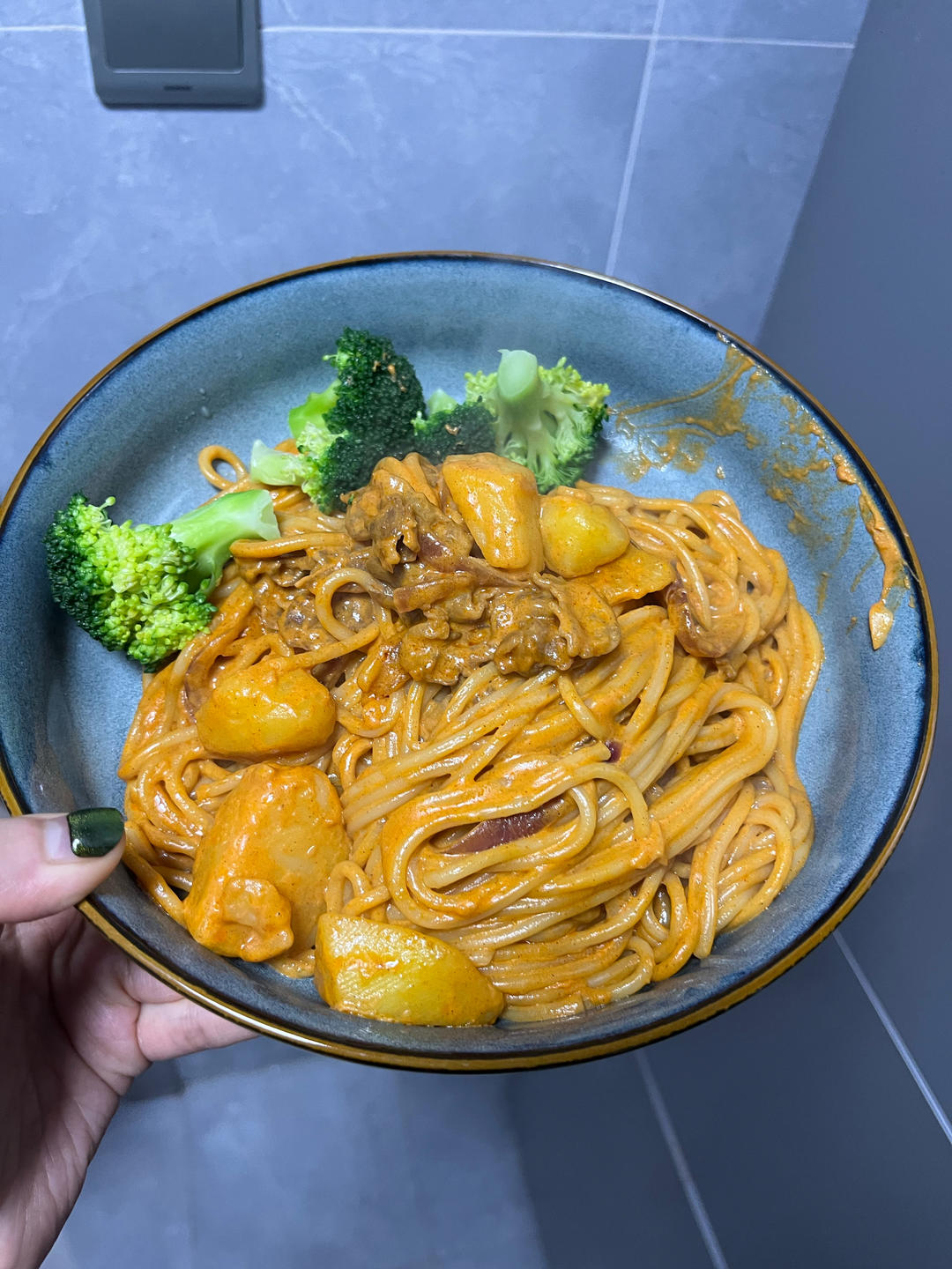 奶香浓郁🍝韩式奶油辣肥牛意面｜这一盘足够！