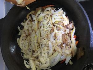 竹笋炒肉的做法 步骤5