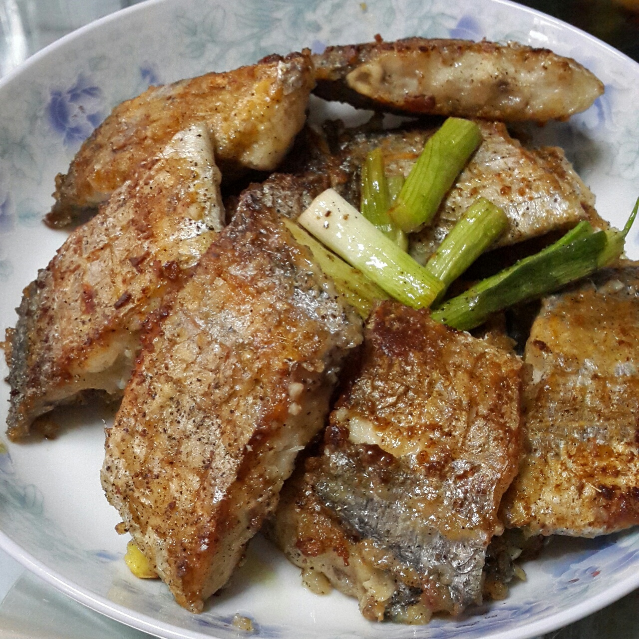 黑胡椒干煎带鱼
