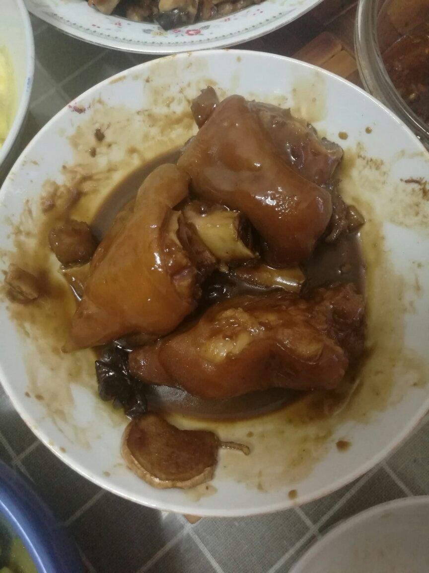 美味的家常菜：红烧猪蹄