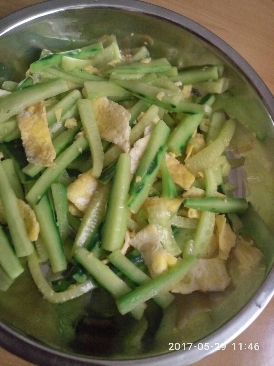 夏天来了--鸡蛋黄瓜凉菜
