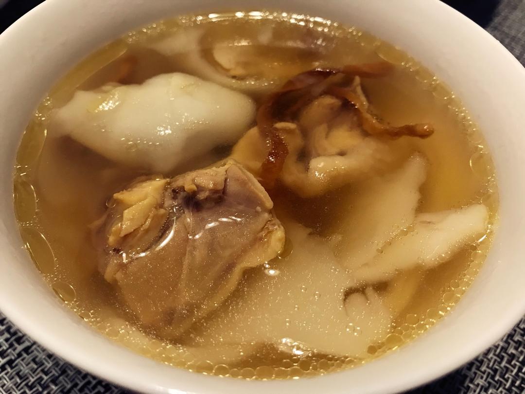 虫草花椰子老鸡汤