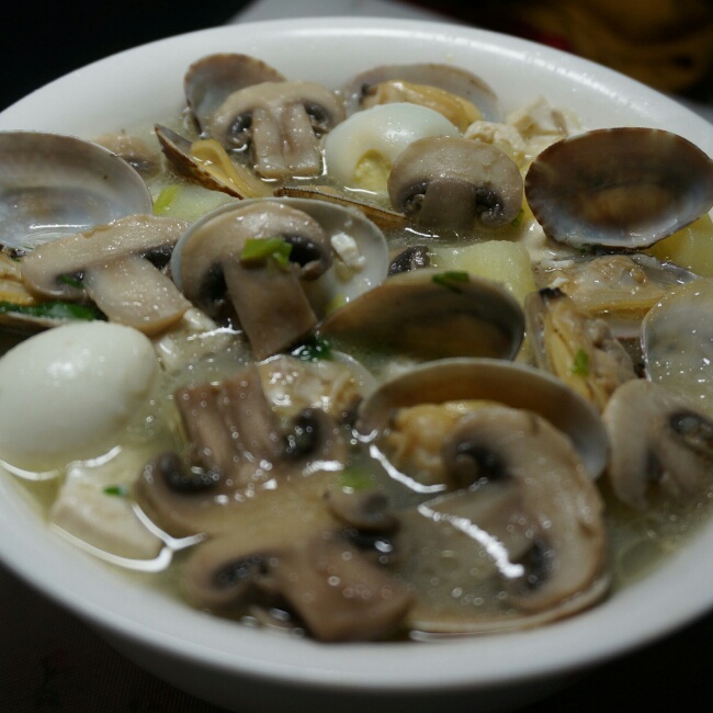 蘑菇豆腐海鲜汤