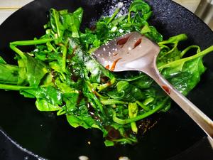 家常小炒之清爽嫰炒菠菜的做法 步骤5