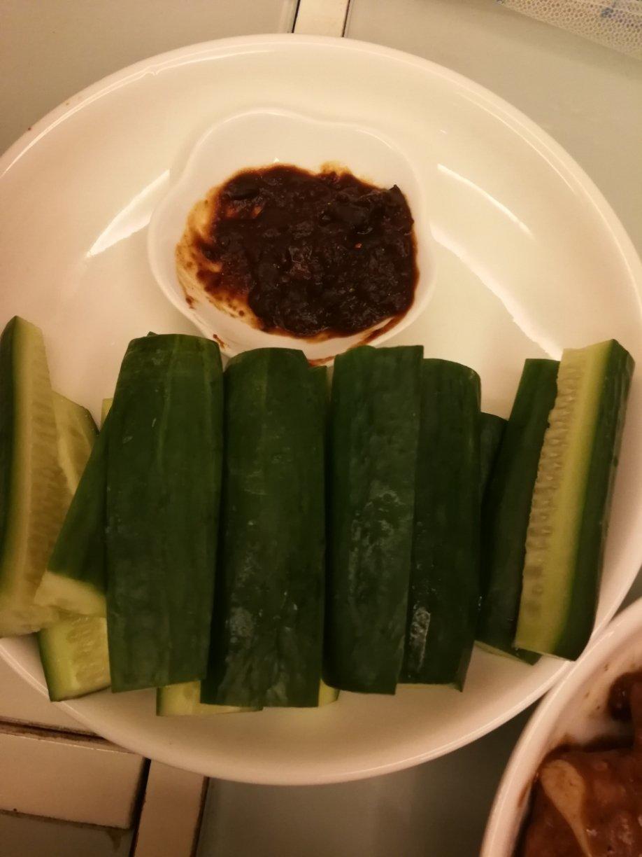 苏小饭做的黄瓜蘸酱