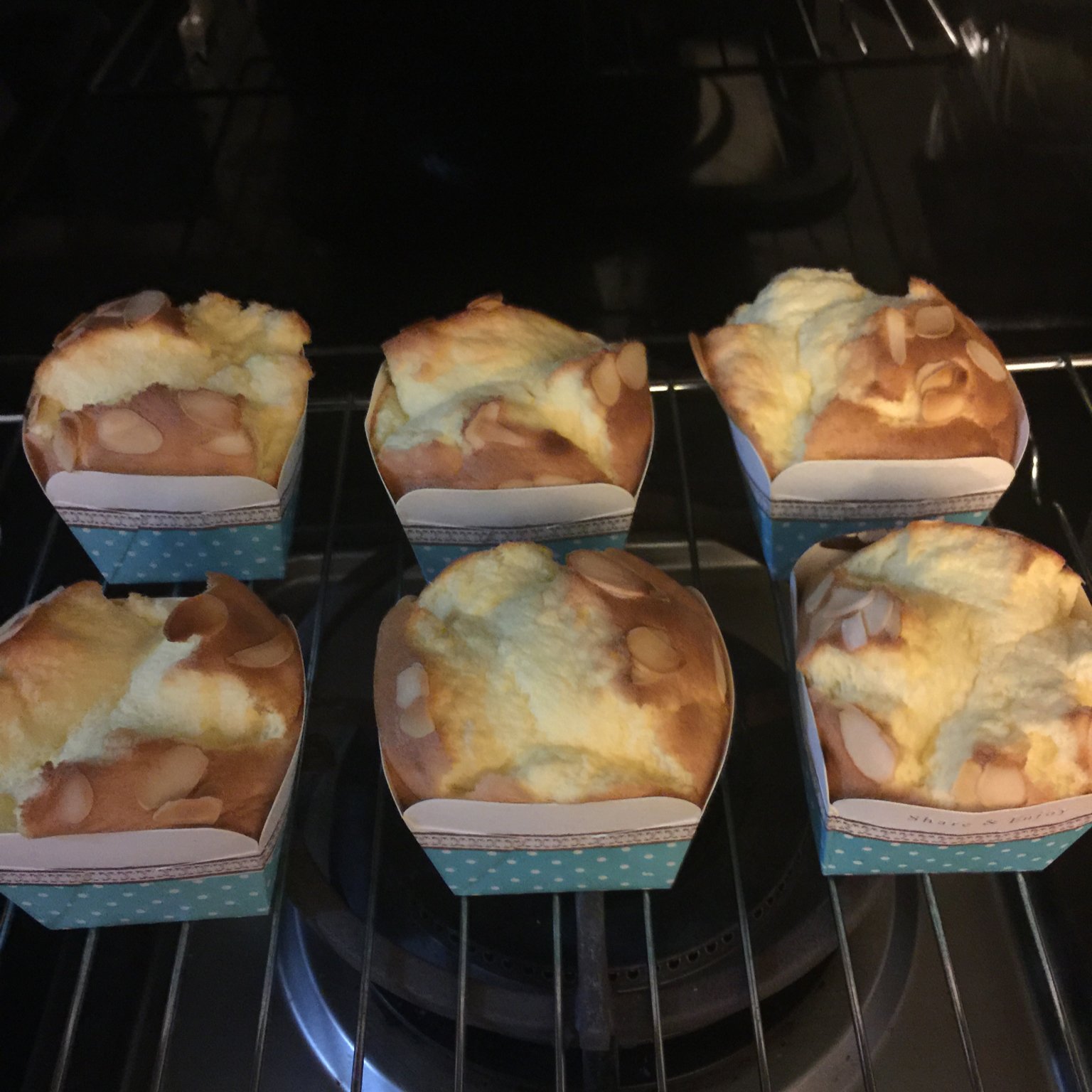 不会回缩的纸杯蛋糕