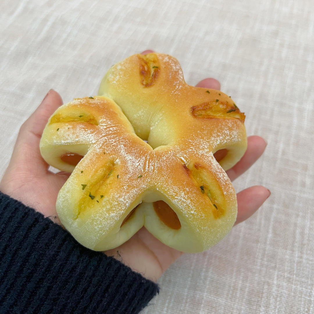 花型芝士肠仔包