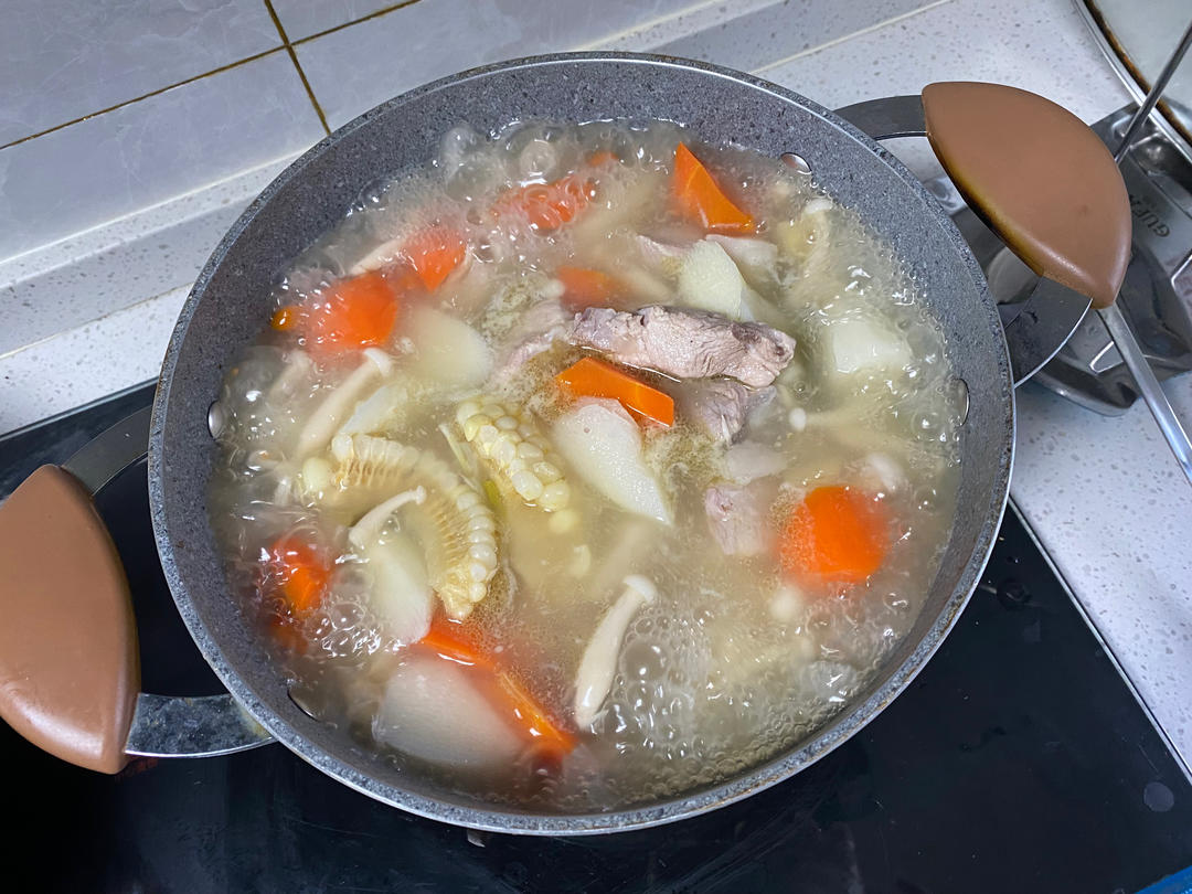 奶奶教的鲜香肥美香菇炖鸡汤