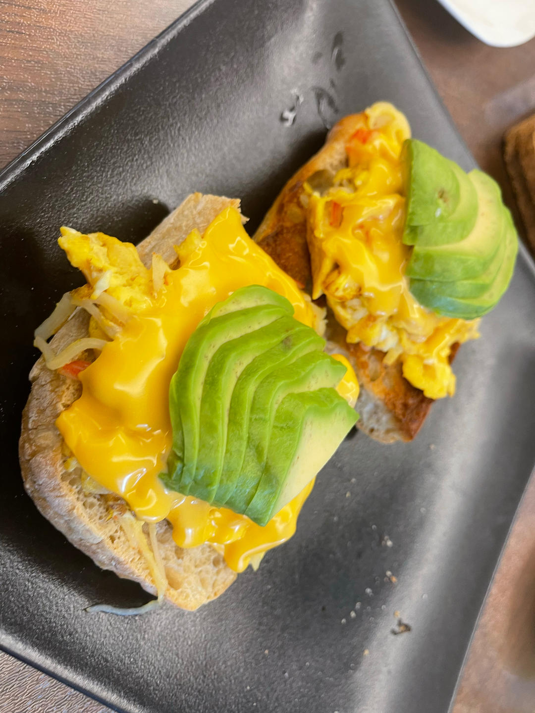 鳄梨美式蛋多士