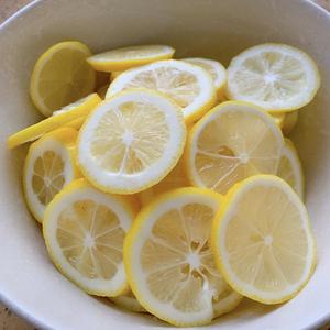 蜂蜜柠檬百香果的做法 步骤2