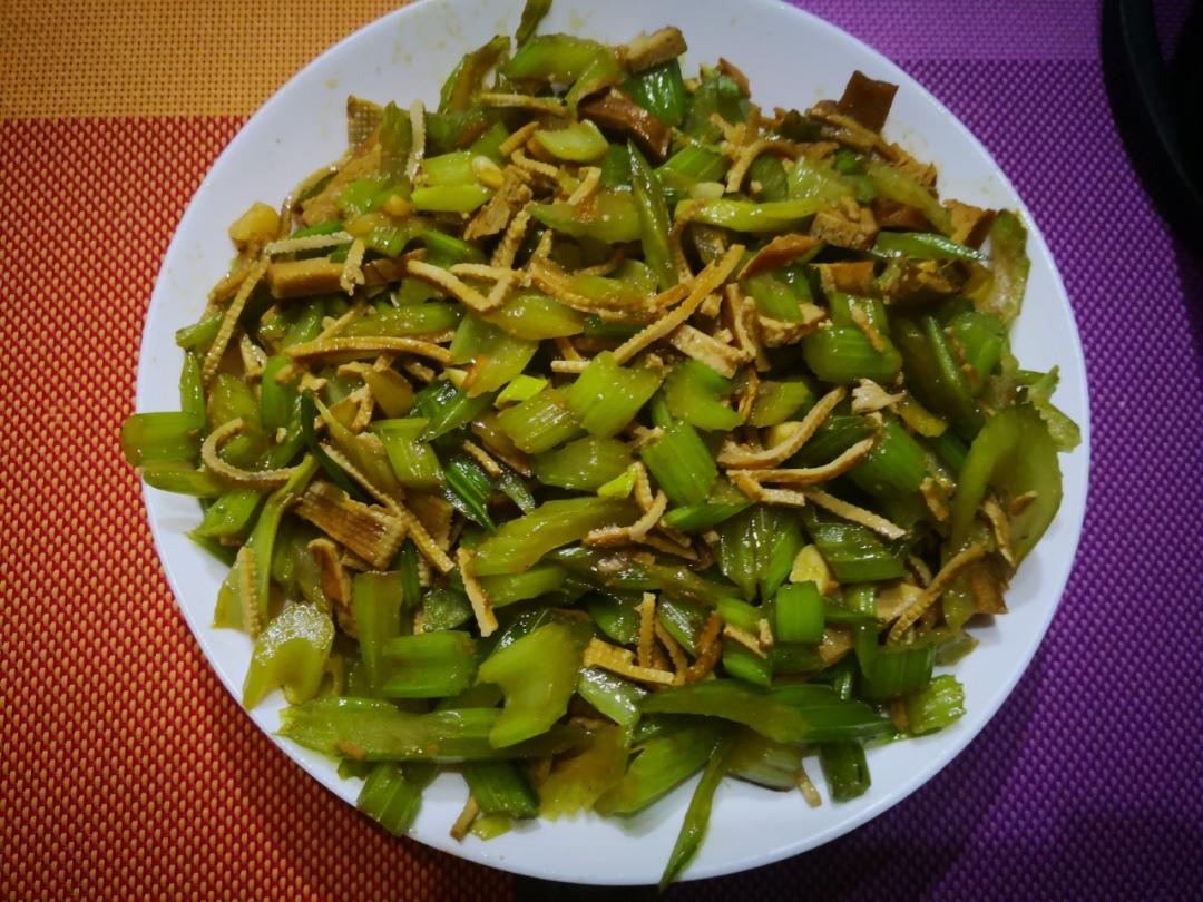 芹菜炒香干