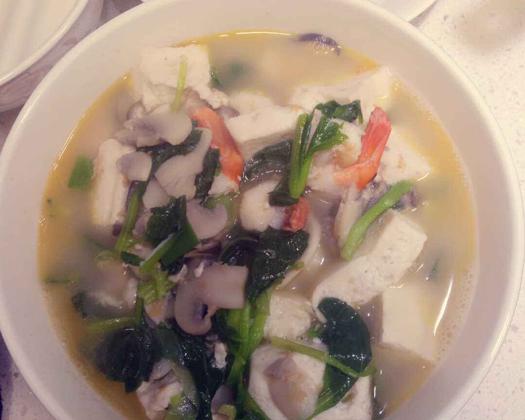 鲜虾菌菇青菜汤的做法