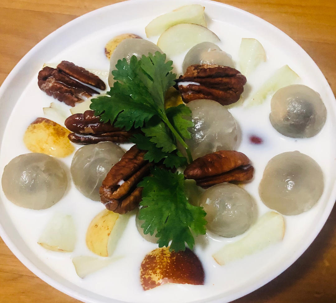 碧根果酸奶燕麦水果碗 /夏天的美味