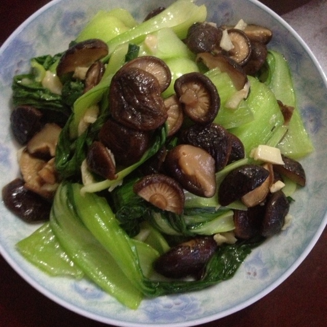 香菇炒上海青