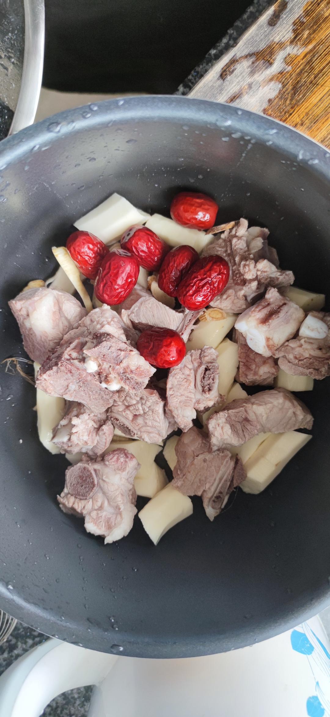 【人参山药排骨汤的做法步骤图,怎么做好吃】谢炸弹_下厨房