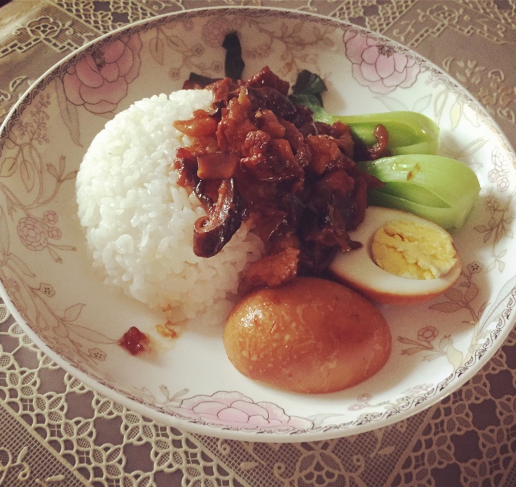 洋葱酥卤肉饭