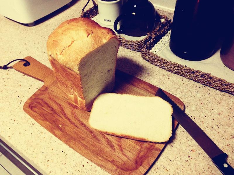 《我爱面包机》之超简易白面包的做法