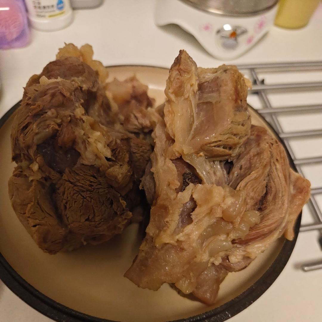 正宗兰州牛肉面～～                        不是兰州拉面😁