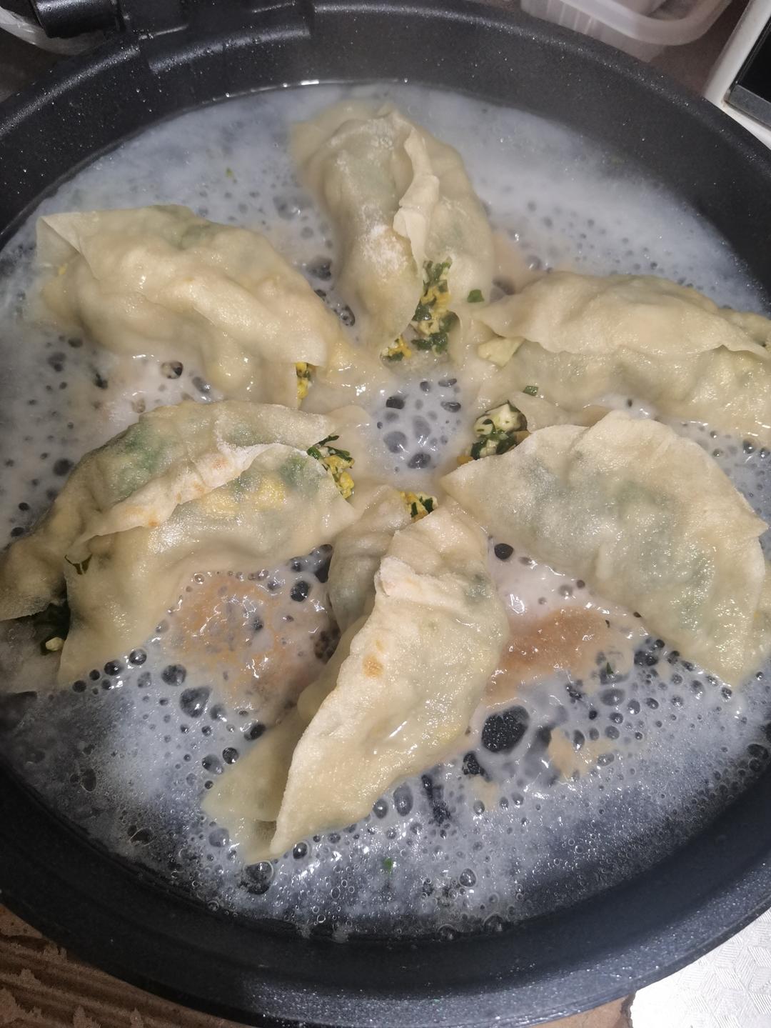 菠菜豆腐锅贴（Spinach and Tofu Fried Dumplings）