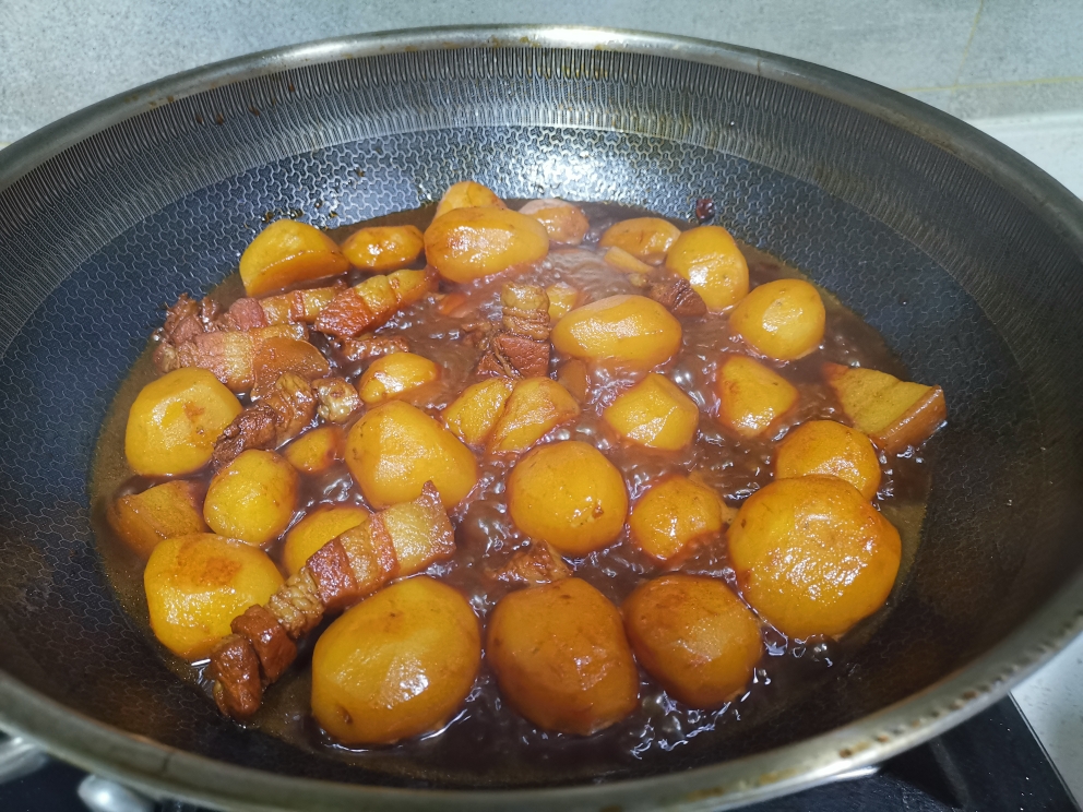 美味小土豆烧肉的做法