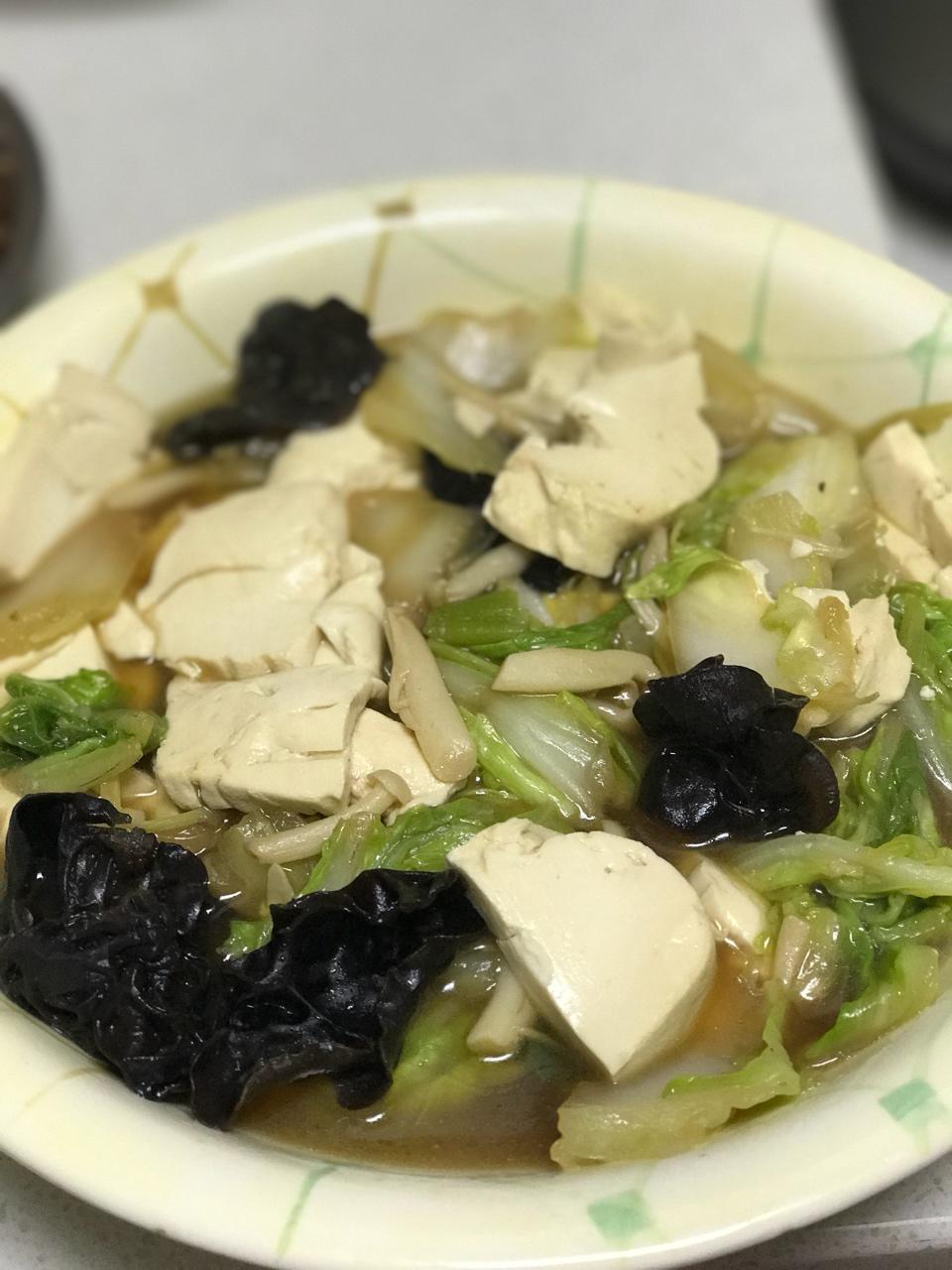 冬季家常菜：白菜炖豆腐