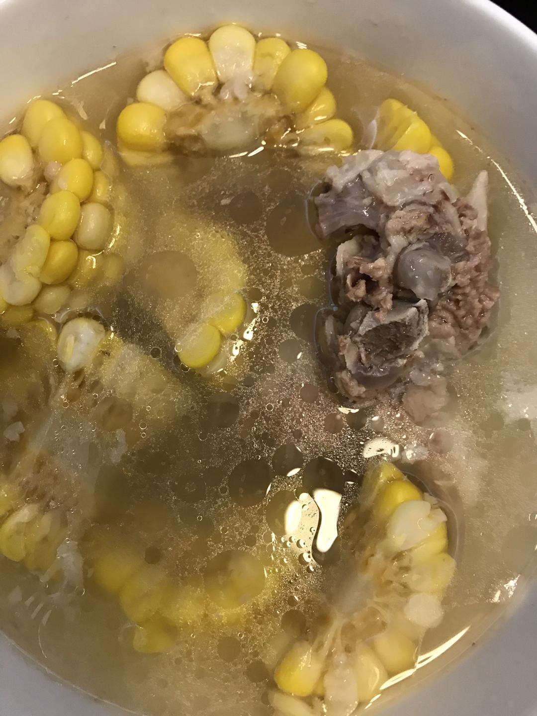 玉米炖排骨的做法
