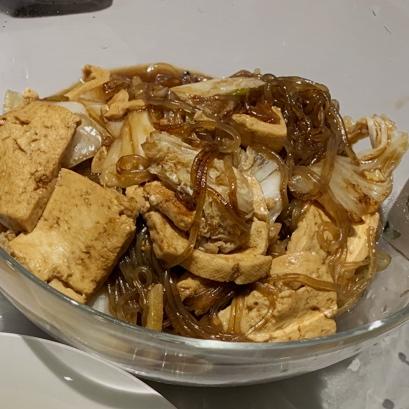 家常白菜炖粉条加豆腐泡