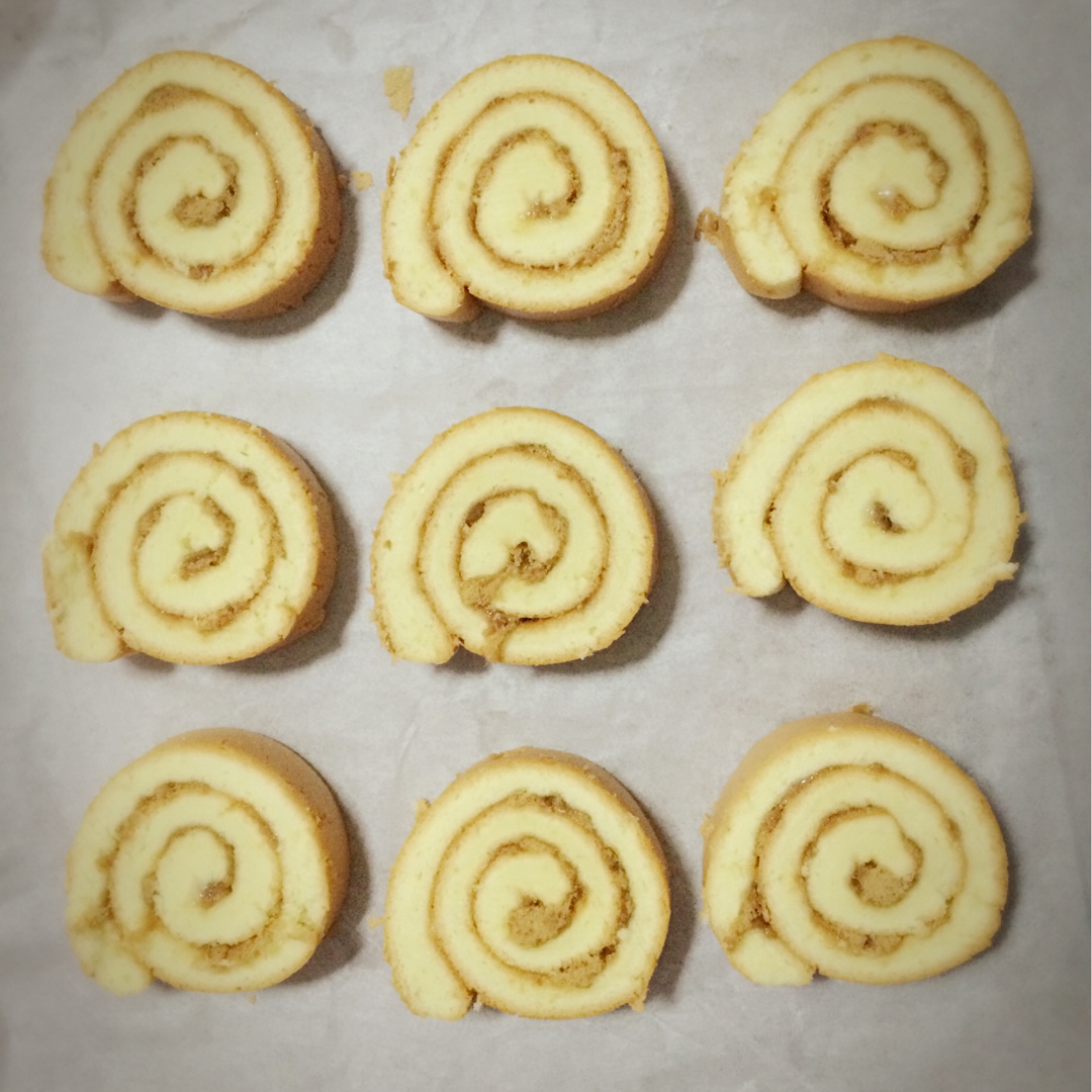 肉松戚风蛋糕卷