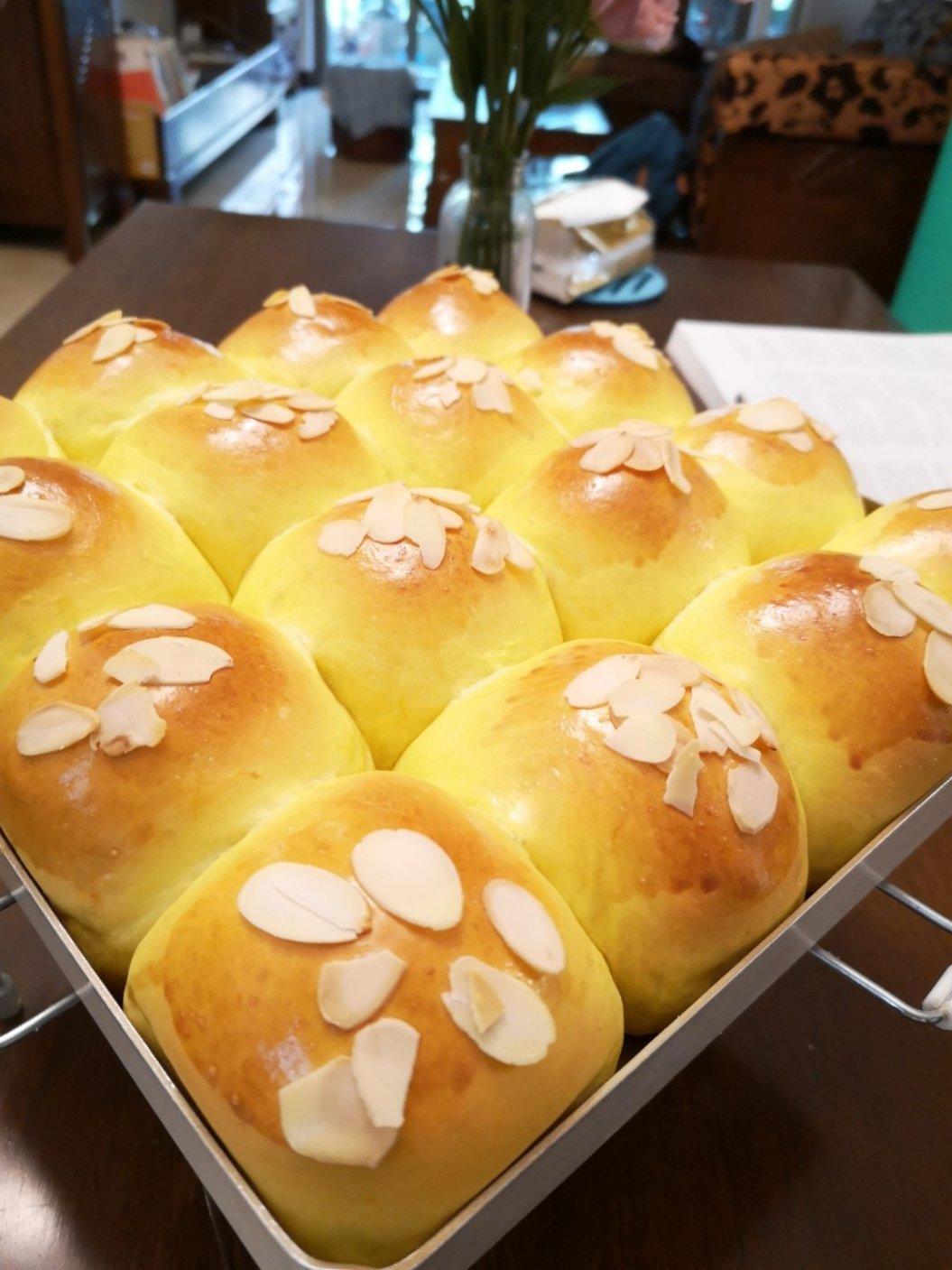 南瓜奶油小餐包（一次发酵）