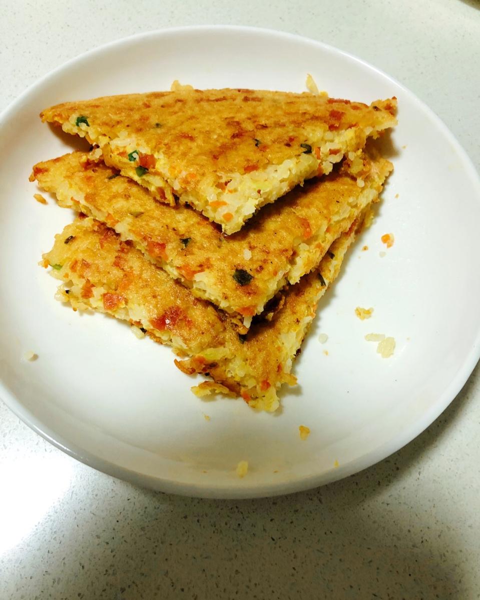甜菜萝卜汤做的剩米饭的一百种吃法之米饭鸡蛋饼