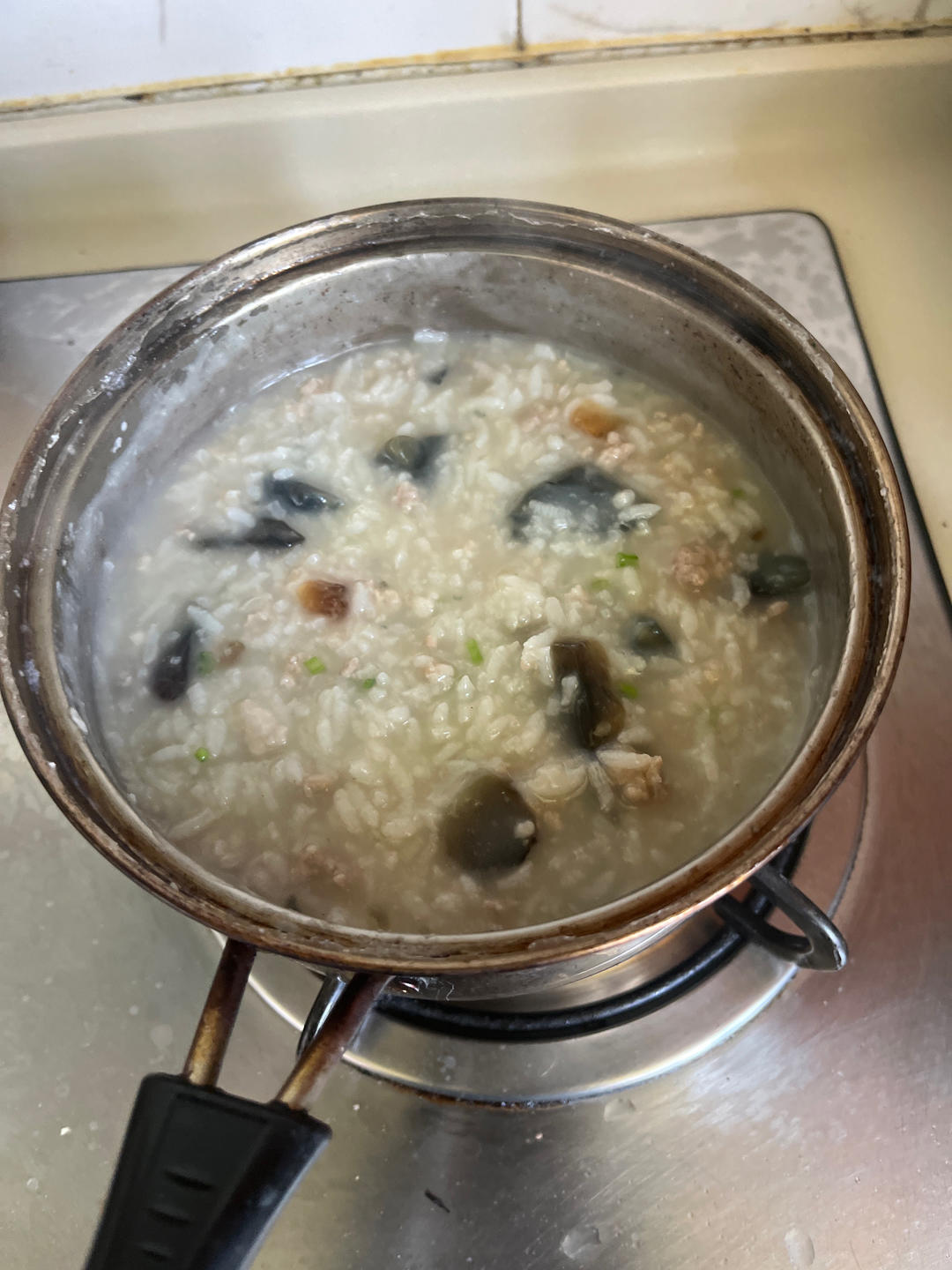 简易快手版皮蛋瘦肉粥
