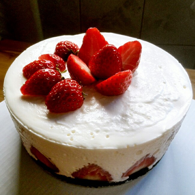 草莓芝士冻蛋糕