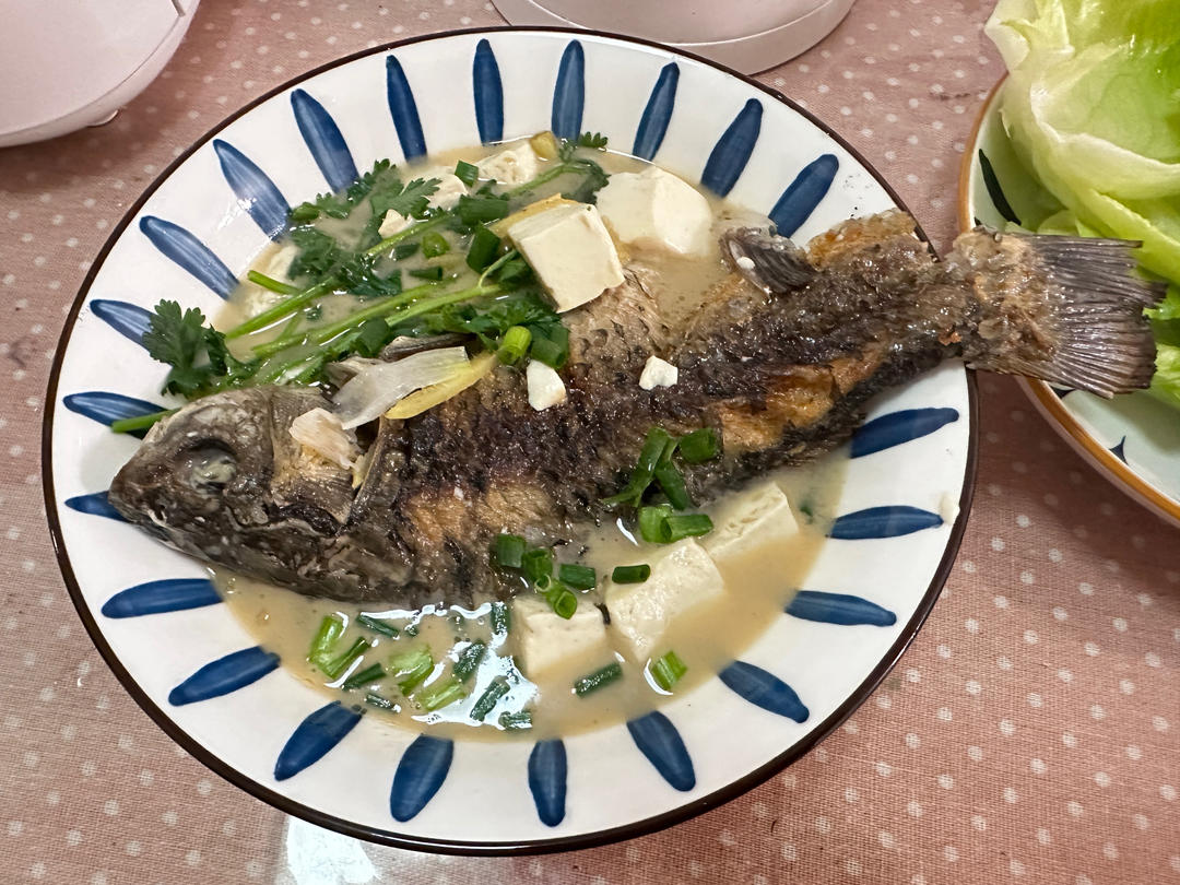 鲫鱼汤(鲫鱼豆腐汤)
