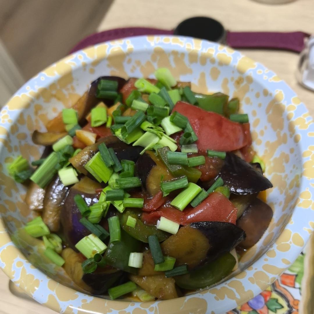 红烧茄子（佐西红柿尖椒）