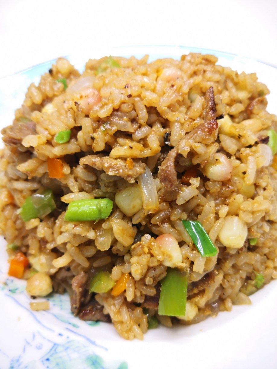 牛肉粒蔬菜炒饭