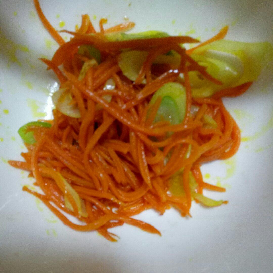 素炒红萝卜丝