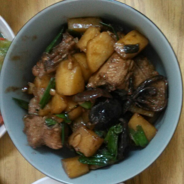 土豆烧排骨