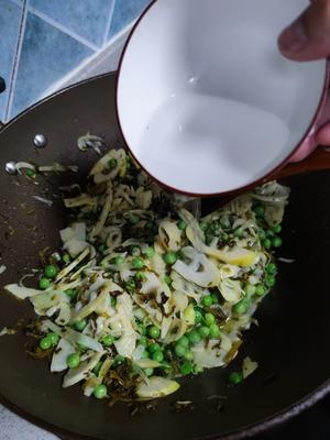 竹笋炒豌豆-春天的味道的做法 步骤9