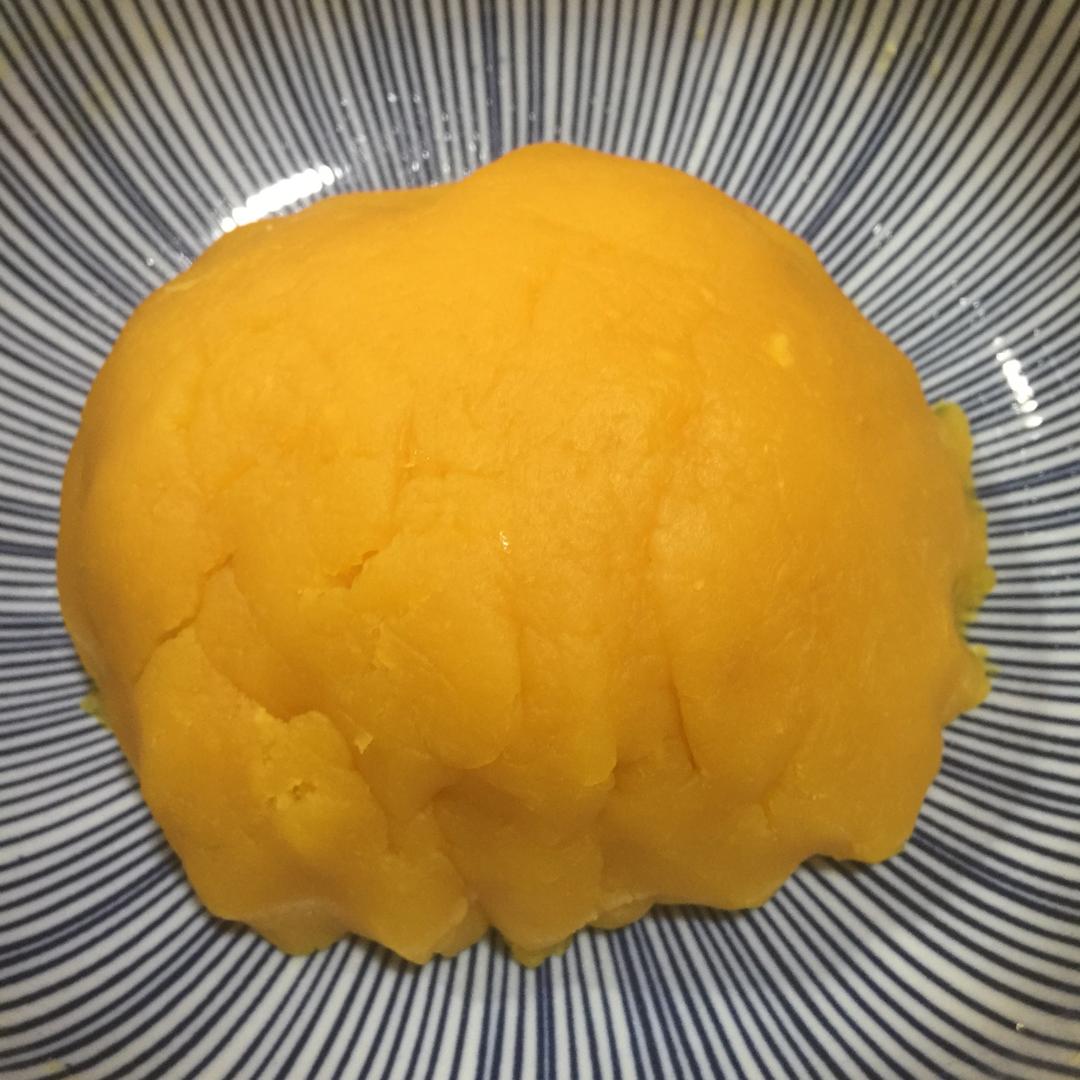 流心奶黄月饼