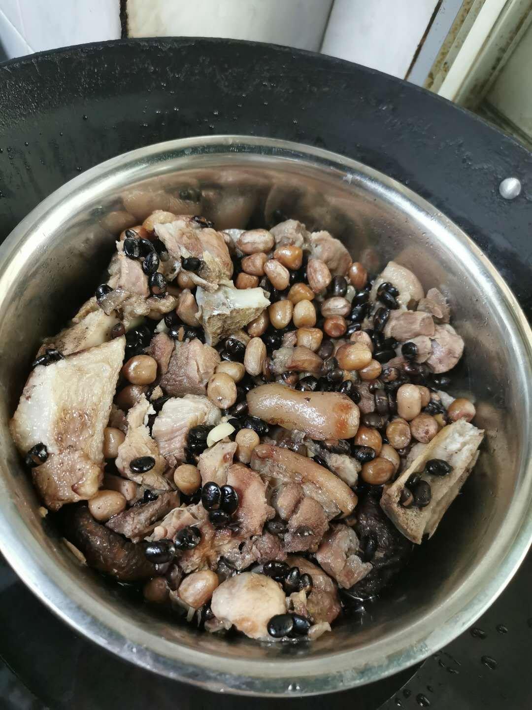 黄豆炖猪蹄