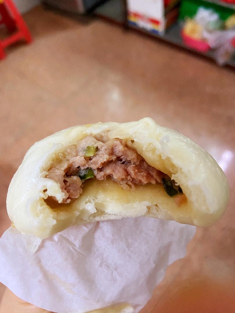 松软多汁的肉包子