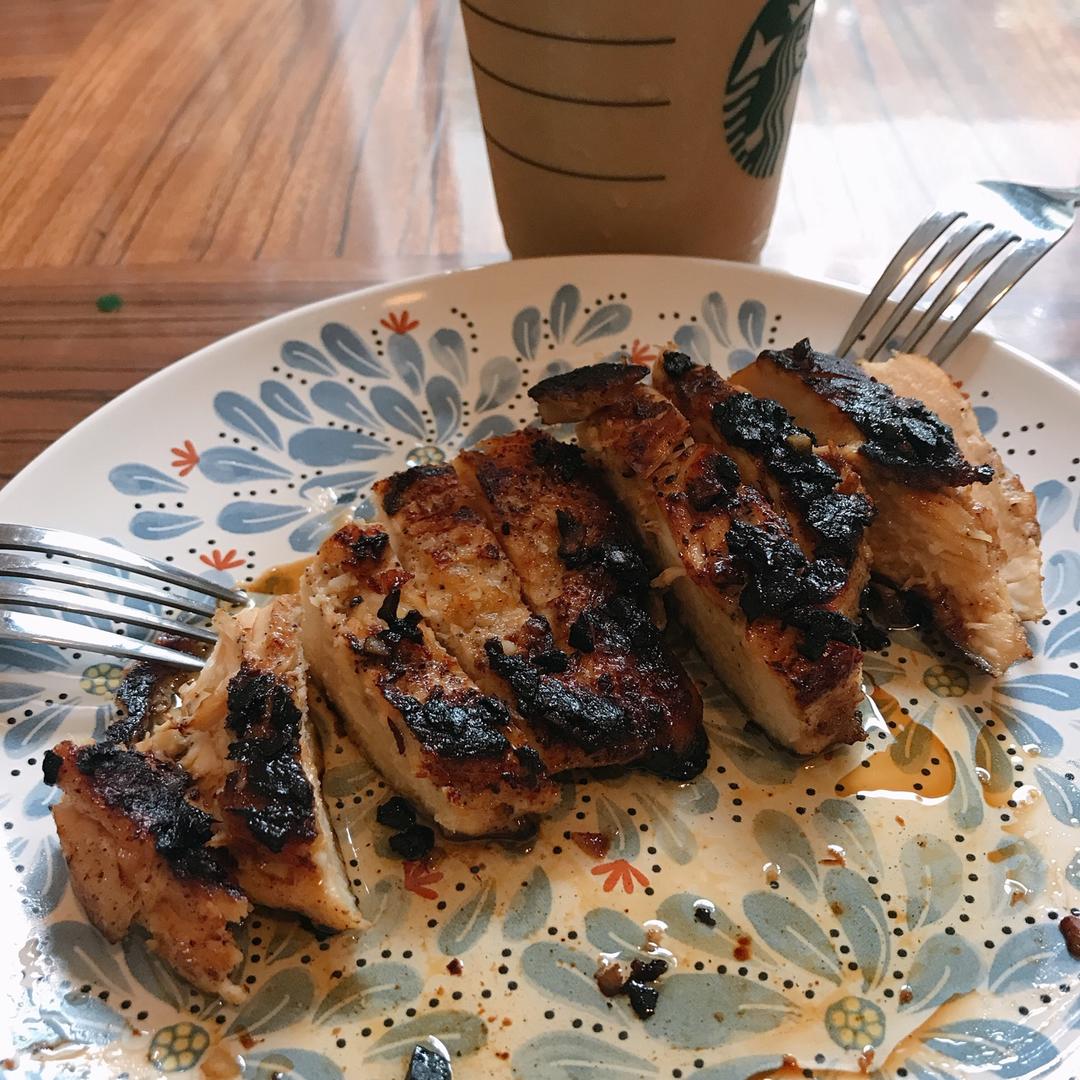 酷炫屌炸天好吃的煎鸡胸肉（香蒜蜂蜜煎鸡胸肉）